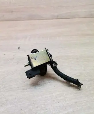 Toyota RAV 4 (XA20) Valve vacuum 830014 16102266