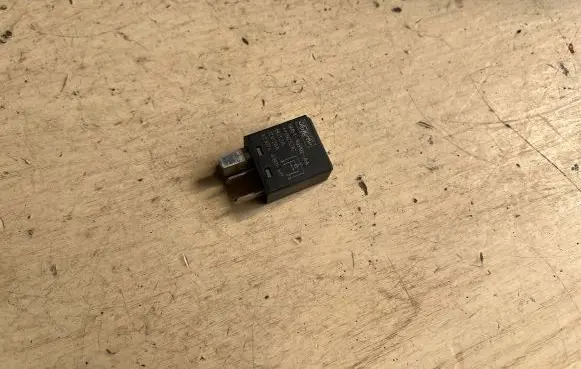 Ford Mondeo Mk III Other relay 5M5T14B192AA 44092521C V23074A1801X17