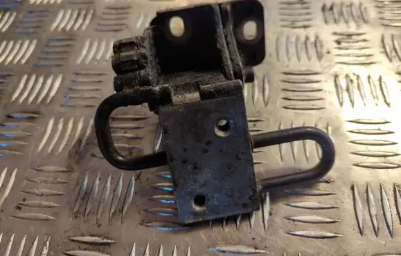 Audi A8 S8 D3 4E Front door lower hinge E0831412C