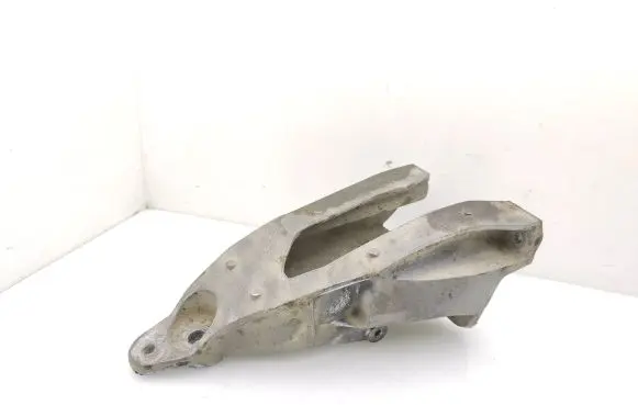 Volkswagen Transporter - Caravelle T5 Engine mounting bracket 7E0199370