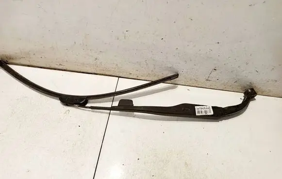 Front wiper blade arm