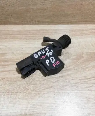 BMW 3 E30 Central locking motor 8351784
