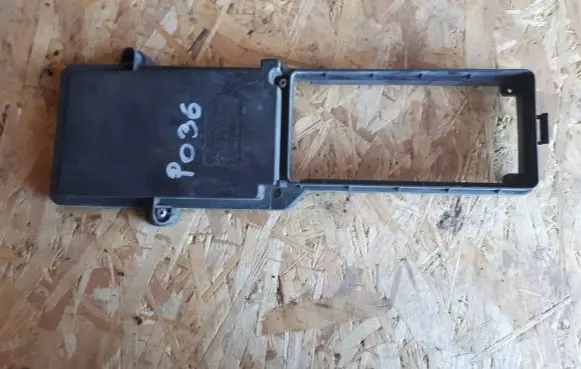 Mercedes-Benz E W124 Fuse box cover 1245400082
