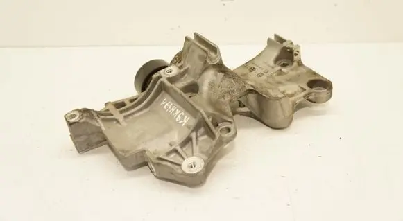 Mercedes-Benz A W177 Generator/alternator bracket 117105989R
