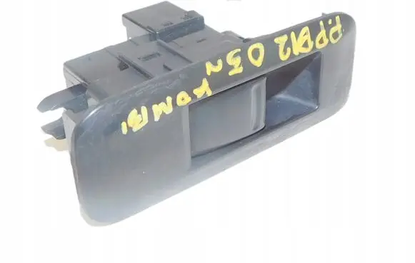 Nissan Primera Electric window control switch