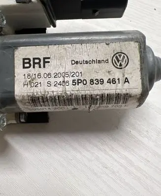Seat Toledo III (5P) Rear door window regulator motor 5P0839461A