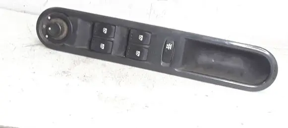 Renault Espace - Grand espace IV Electric window control switch 8200250650