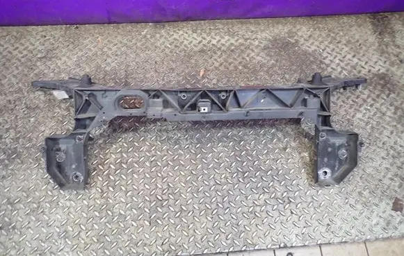 Renault Clio III Front bodywork piece 8200290143