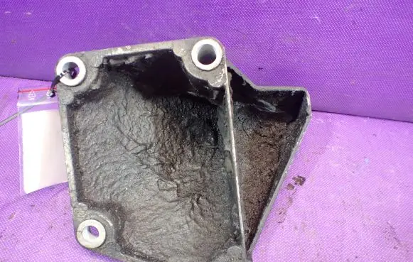 Engine mounting bracket