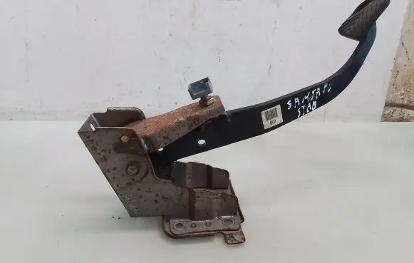 Hyundai Santa Fe Brake pedal