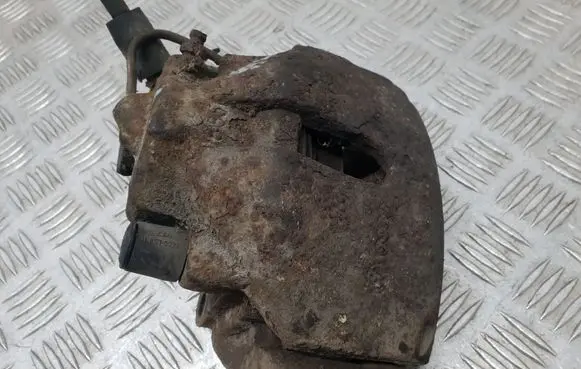 Volkswagen PASSAT B5 Front brake caliper