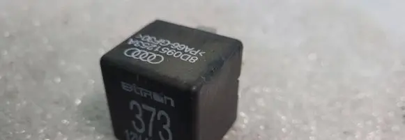 Audi A6 S6 C5 4B Other relay 8D0951253A PA66GF30