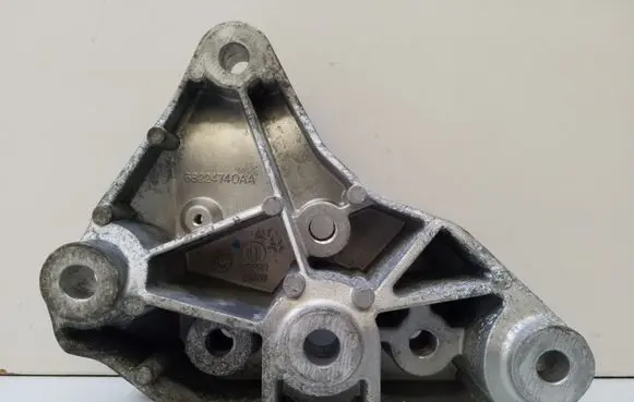 Chrysler Pacifica Gearbox mounting bracket 68224740AA