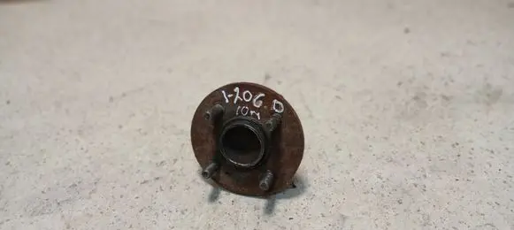 Rear wheel hub