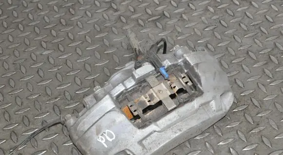 Mercedes-Benz C W205 Front brake caliper