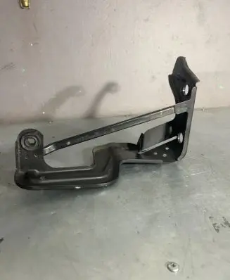 Audi A6 S6 C6 4F Intercooler pipe mounting bracket 4F0145814