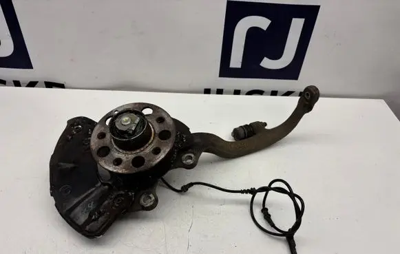 Mercedes-Benz S W221 Front wheel hub spindle knuckle A2215400317