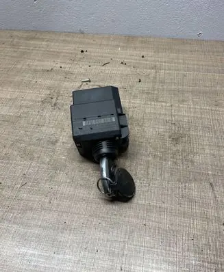 Mercedes-Benz C W203 Ignition lock 2035450608 33002155 3000844420206144