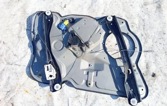 Skoda Octavia Mk2 (1Z) Sliding door window regulator with motor 1z1837656b