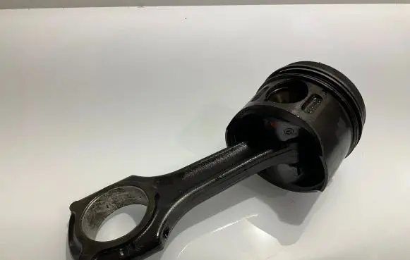 Mercedes-Benz E W211 Piston with connecting rod