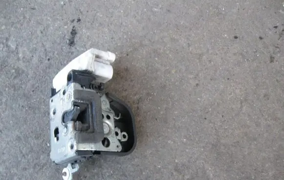 Alfa Romeo 147 Front door lock