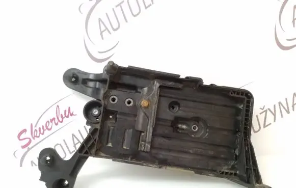 Volkswagen PASSAT B8 Battery tray 5Q0915331J 5Q0915321H