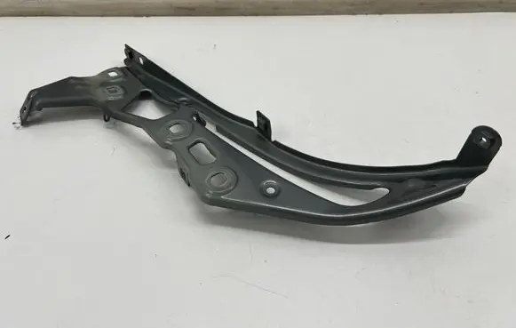 BMW 2 Active Tourer U06 Fender mounting bracket 8737128