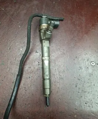 Mercedes-Benz E W211 Fuel injector A6460700287 0445110