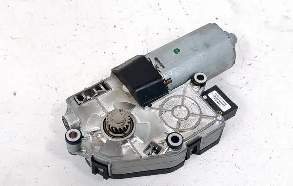 Volkswagen Touareg II Sunroof motor/actuator 7P0959591B 1725877A