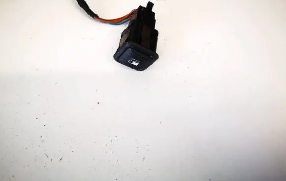 Volkswagen PASSAT B5 Fuel tank opening switch 3b0959833a