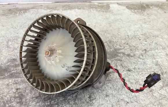 Chrysler Grand Voyager IV Heater fan/blower AY1661000365 701131095A
