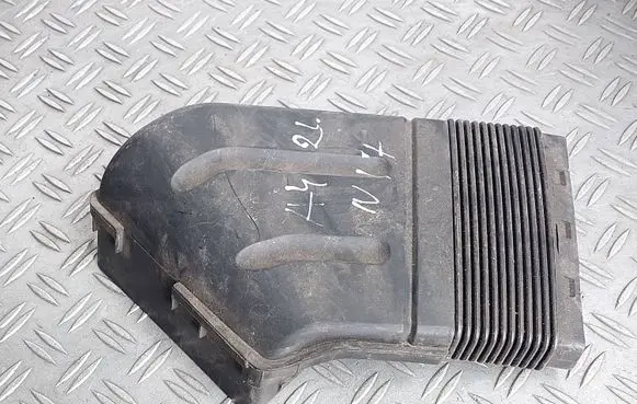 Audi A4 S4 B7 8E 8H Air intake duct part 8E0129617D