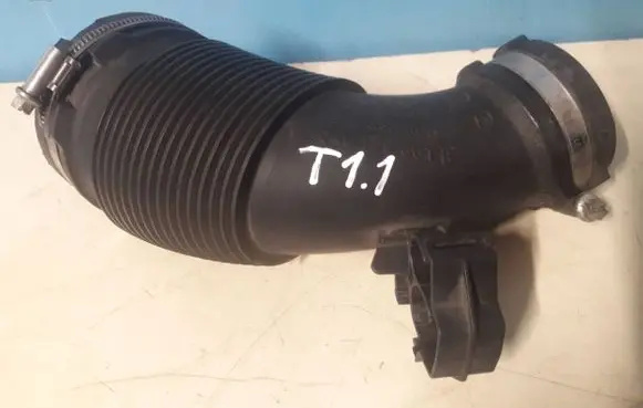 Audi A5 Air intake hose/pipe 04L129661B