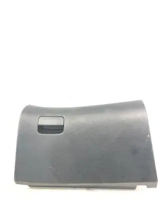Volkswagen Golf V Glove box