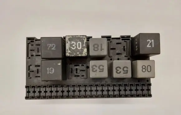 Volkswagen Golf I Fuse box set 357937039