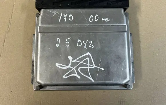 Volvo V70 Engine control unit/module 0281001776 28SA4018