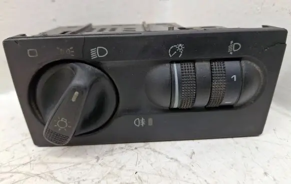 Volkswagen Golf III Light switch 1H6941333B