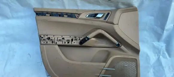 Porsche Cayenne (92A) Front door card panel trim