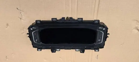 Volkswagen Tiguan Speedometer (instrument cluster) 3G0920790E