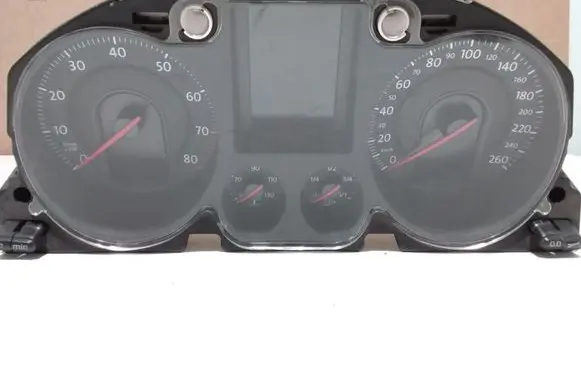 Volkswagen PASSAT B6 Speedometer (instrument cluster) 3C0920870T