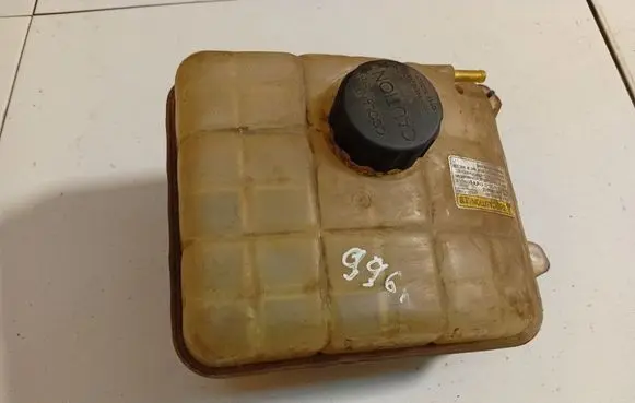 Chrysler Grand Voyager V Coolant expansion tank/reservoir 2161009100 21610-09100