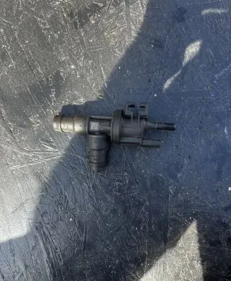 BMW 5 F10 F11 Breather/breather pipe/hose 7643106