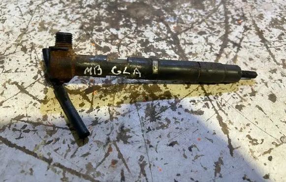 Mercedes-Benz GLA W156 X156 Fuel injector 28272472 37G78CHW A6510702387