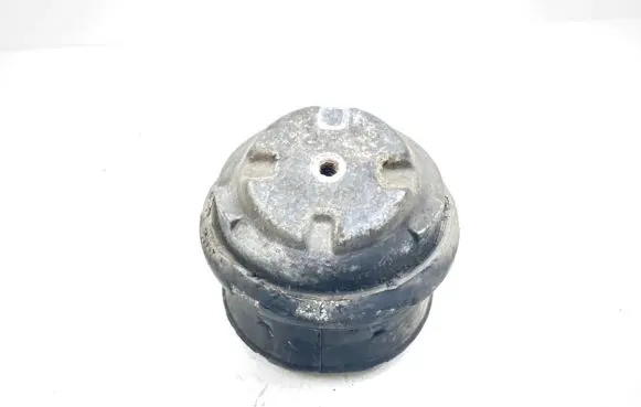 Mercedes-Benz S W220 Engine mount bracket