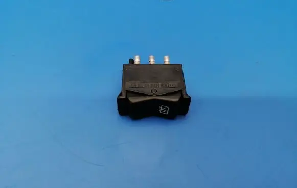 Mercedes-Benz S W126 Windscreen/window heater switch 0008206110
