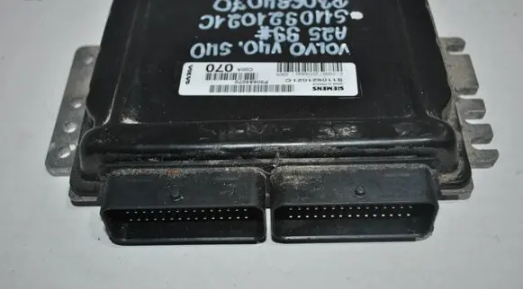 Volvo S40, V40 Engine control unit/module ECU P30684070 S110921021C 231144843
