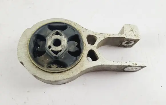 Peugeot 508 Engine mount bracket 3318237 86945E 331823786945E