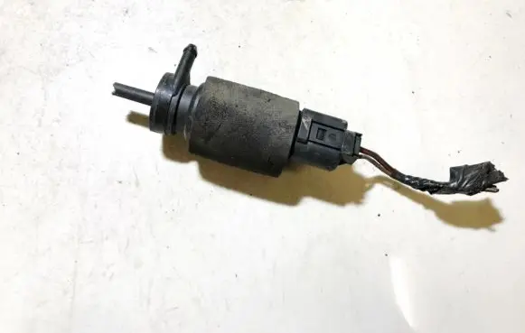 BMW 3 E46 Windscreen/windshield washer pump 8362154