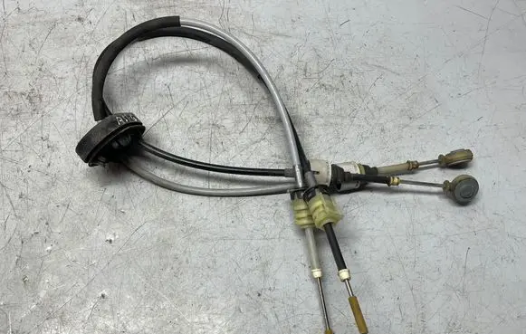 Opel Astra J Gear shift cable linkage 55583486