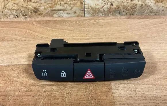 Opel Insignia A Hazard light switch 13271927 GE8354